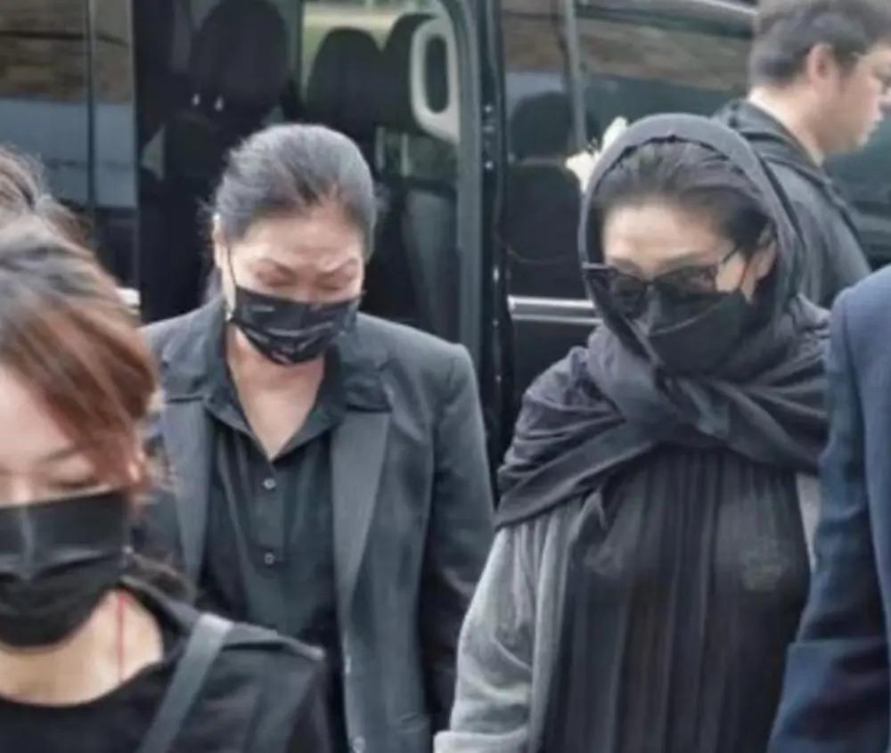 太尴尬！大S裙子被扒是汪小菲买的，连鞋子、发卡也都是前夫买的