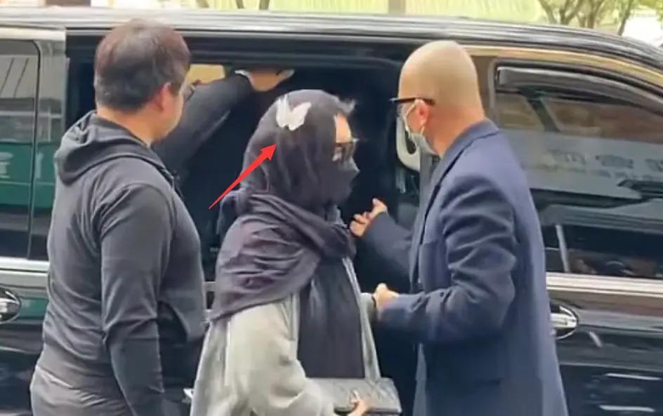 太尴尬！大S裙子被扒是汪小菲买的，连鞋子、发卡也都是前夫买的