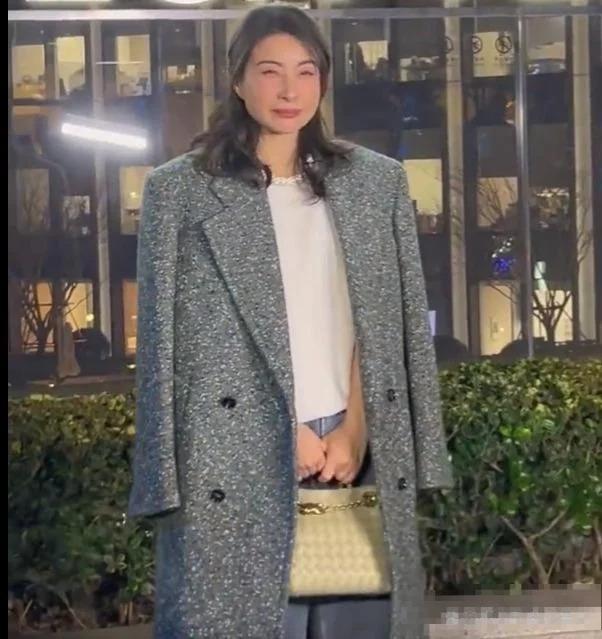 42岁郭晶晶和43岁董洁同框，“富贵相”的优势出来了