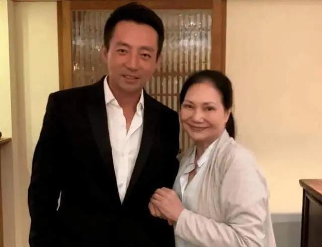 汪小菲新女友曝光：结过婚、疑似整容、还是劈腿惯犯？