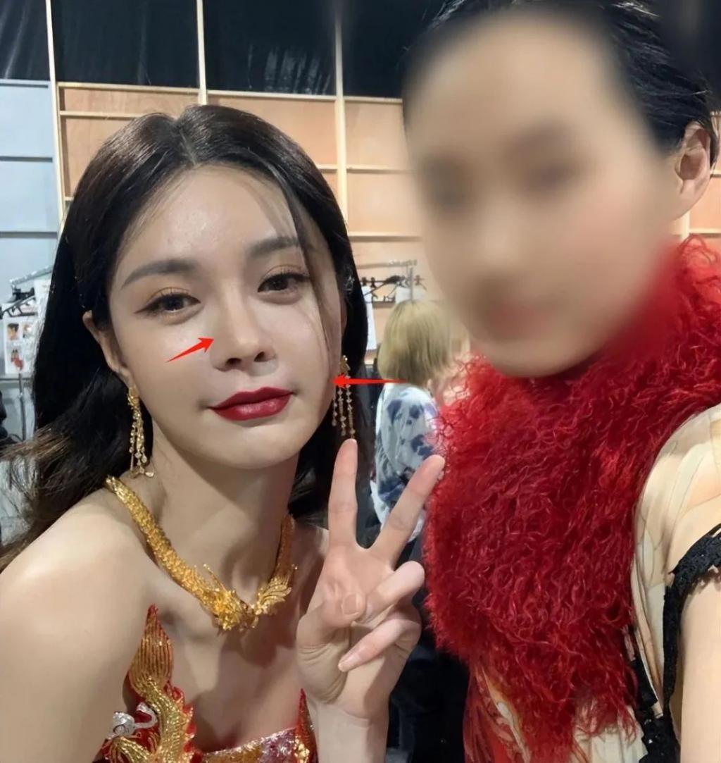 “童颜”是假的！皱纹堆积，眼窝凹陷，生图才是人间真实