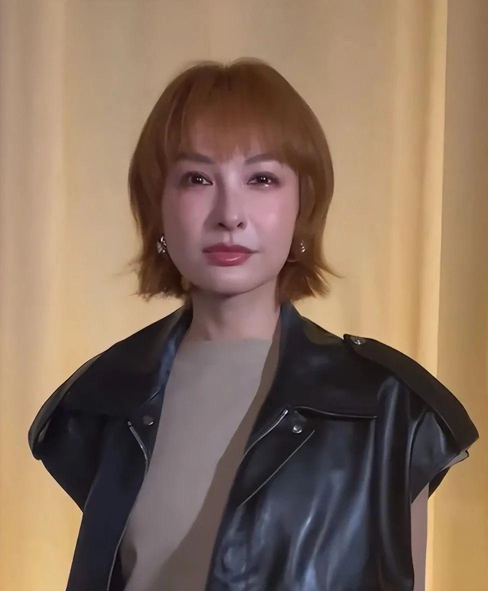 “童颜”是假的！皱纹堆积，眼窝凹陷，生图才是人间真实
