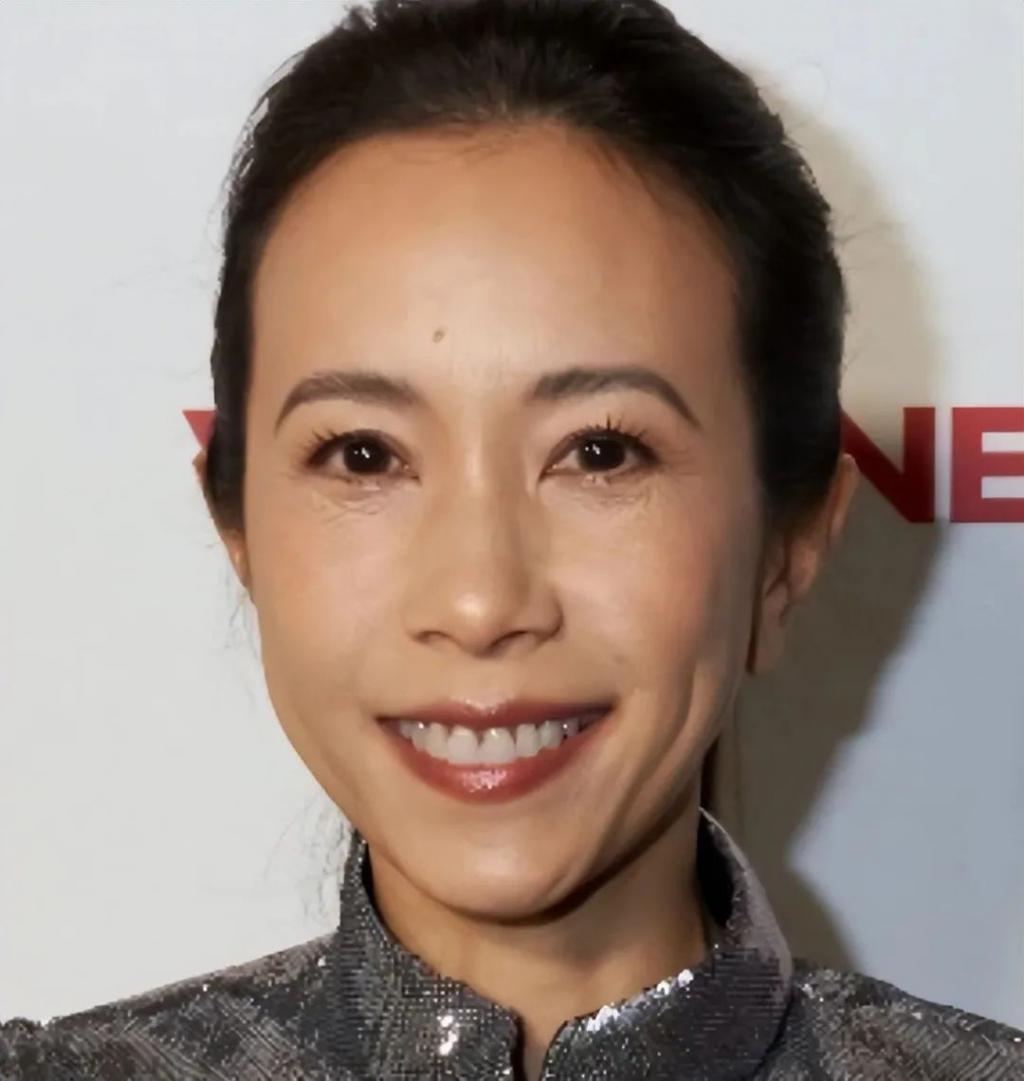 “童颜”是假的！皱纹堆积，眼窝凹陷，生图才是人间真实