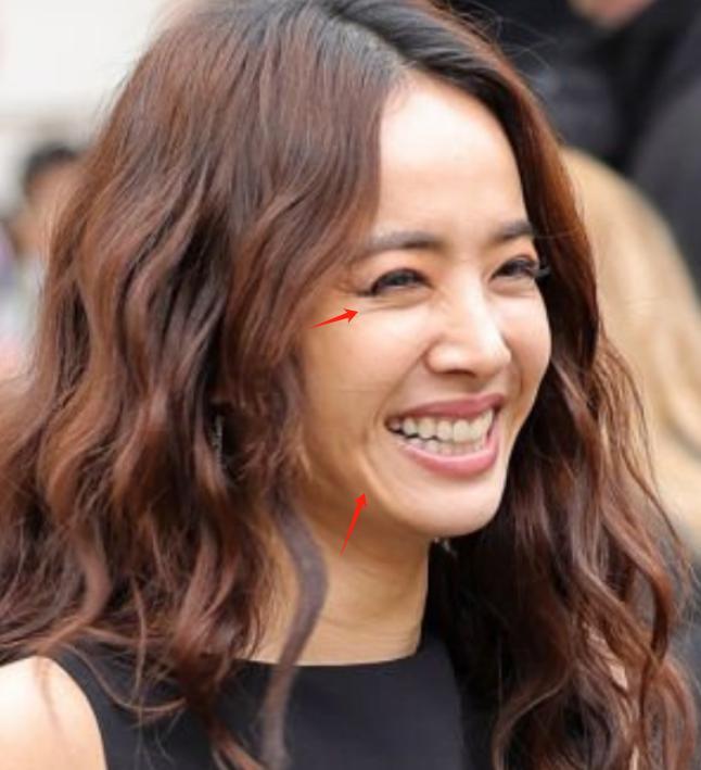 “童颜”是假的！皱纹堆积，眼窝凹陷，生图才是人间真实