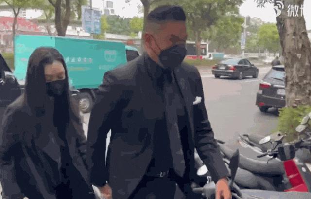 透视装、红美甲，参加葬礼的大S，撕开了娱圈审美的遮羞布