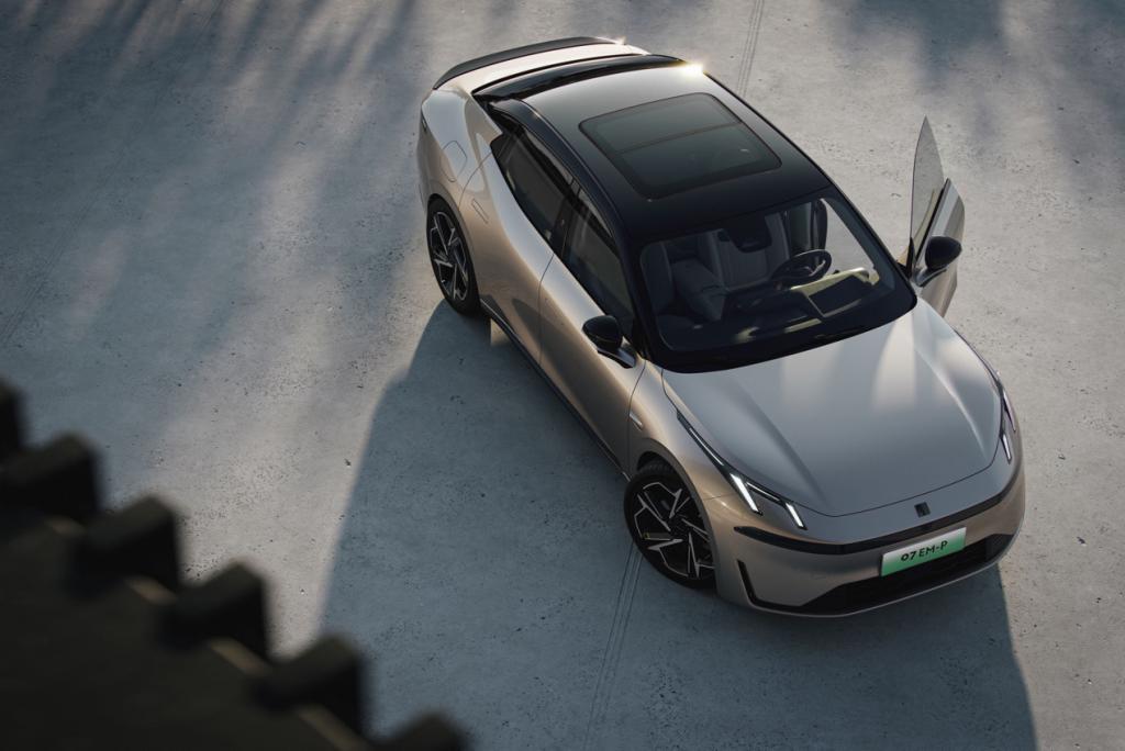 领克 07 EM-P 车型多角度官图发布，采用无框车门