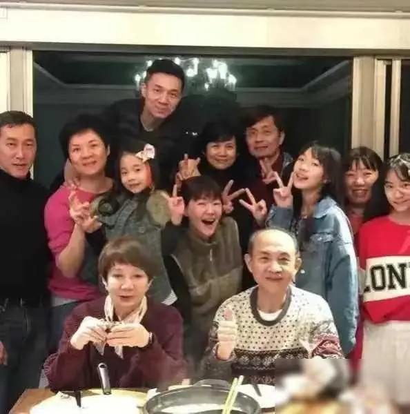 小S公公猝逝内情：晨练后洗澡倒地，家人做法惹热议