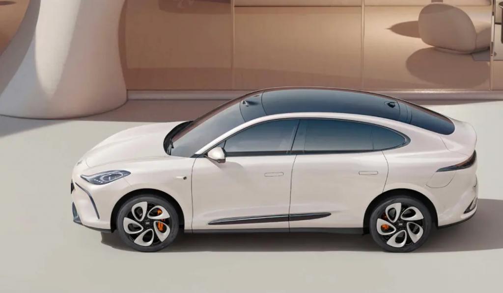 比亚迪降价，害惨理想？