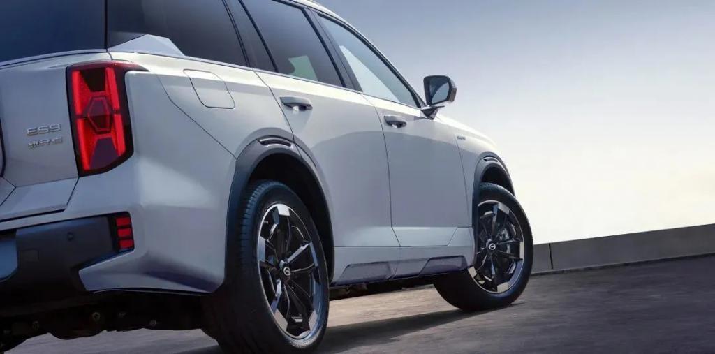 比亚迪降价，害惨理想？