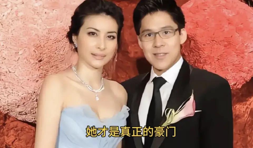 郭晶晶亮相米兰时装周,一身行头12万,不输大牌明星!