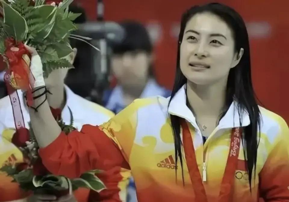 郭晶晶亮相米兰时装周,一身行头12万,不输大牌明星!