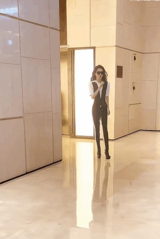 郭碧婷用珠圆玉润的身材，给白幼瘦女星上了一课