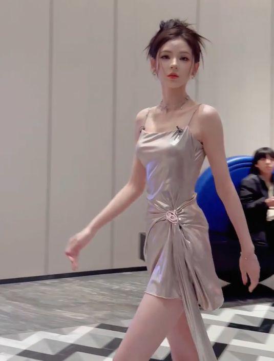 郭碧婷用珠圆玉润的身材，给白幼瘦女星上了一课