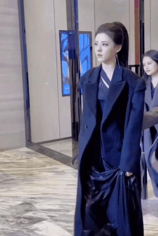 郭碧婷用珠圆玉润的身材，给白幼瘦女星上了一课