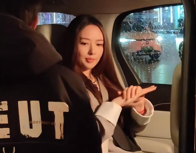 郭碧婷用珠圆玉润的身材，给白幼瘦女星上了一课