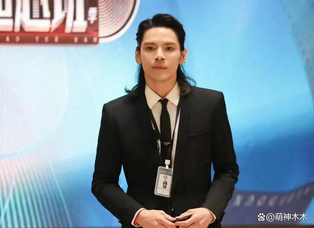亲弟被骂长得丑，向佐怒骂营销号缺德，弟弟长相如何