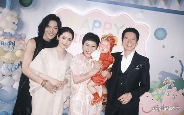 亲弟被骂长得丑，向佐怒骂营销号缺德，弟弟长相如何