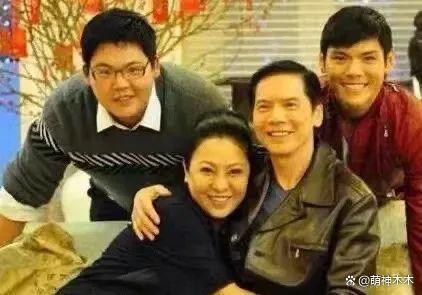 亲弟被骂长得丑，向佐怒骂营销号缺德，弟弟长相如何