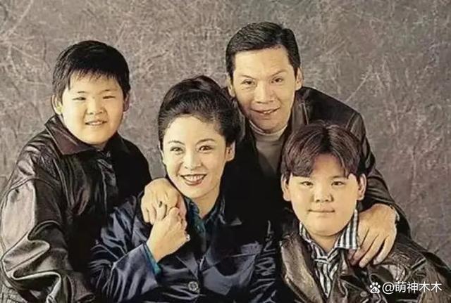 亲弟被骂长得丑，向佐怒骂营销号缺德，弟弟长相如何