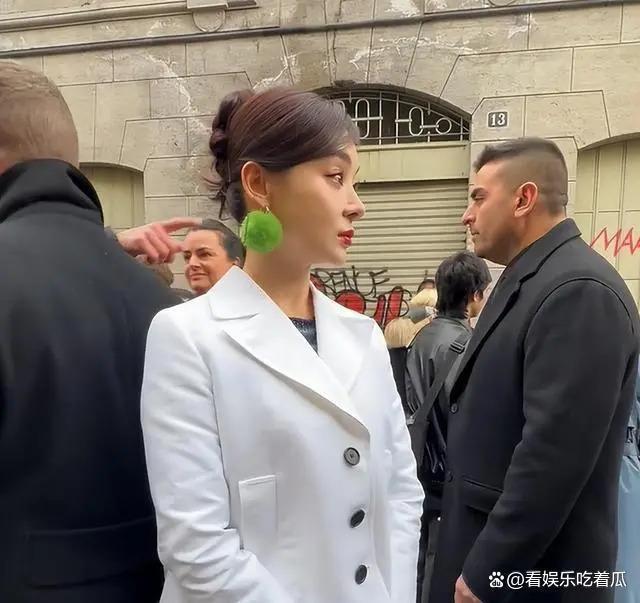 当“整容脸”混进米兰时装周，撞上天然脸明星，差距一目了然