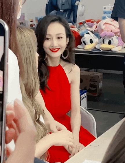 王鸥生女儿被婆家嫌弃？产后露面孕态明显，紧急复工赚钱