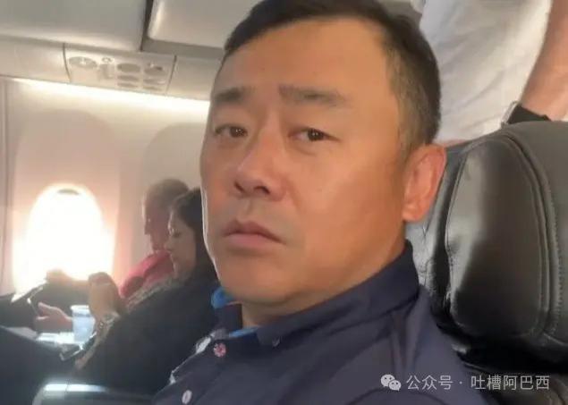 56岁周立波近况：豪宅内吃大餐，6年美国生活变化大