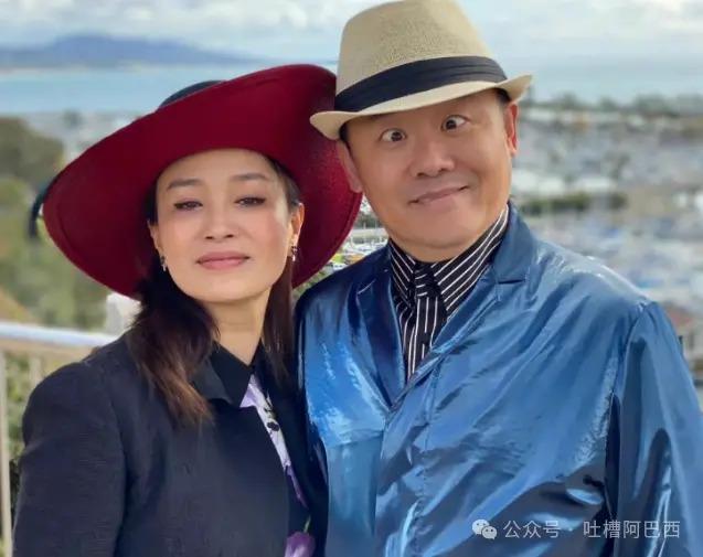 56岁周立波近况：豪宅内吃大餐，6年美国生活变化大