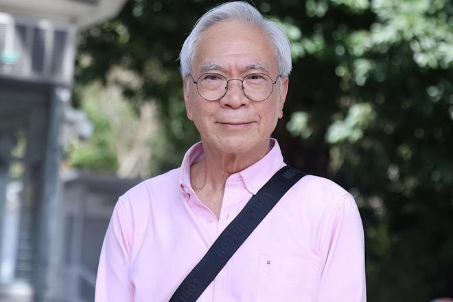 73岁老戏骨李龙基在舞台上哭泣，为救小女友憔悴了很多