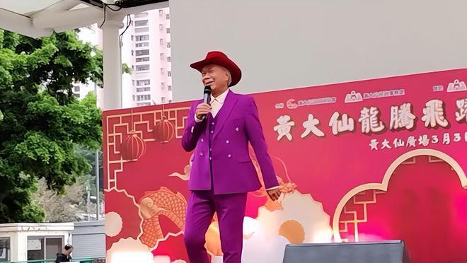 73岁老戏骨李龙基在舞台上哭泣，为救小女友憔悴了很多