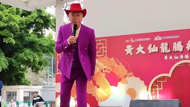 73岁老戏骨李龙基在舞台上哭泣，为救小女友憔悴了很多