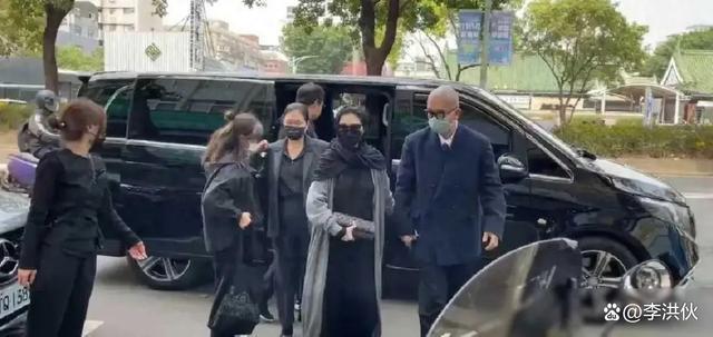 汪小菲直播间破防，满屏都是大S的梗，最终情绪低落下播