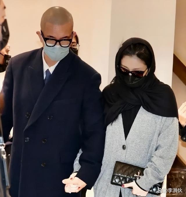 汪小菲直播间破防，满屏都是大S的梗，最终情绪低落下播