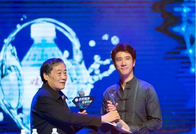 宗馥莉：放弃王力宏，继承500亿