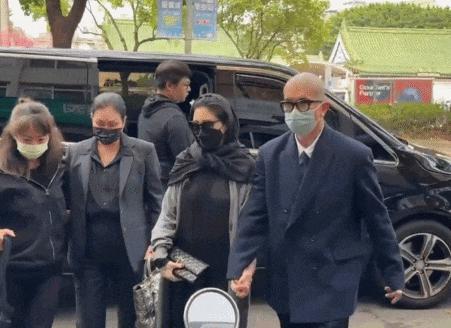 台媒吹捧大S翻车！不敢报道她穿着暴露还遮掩丑闻