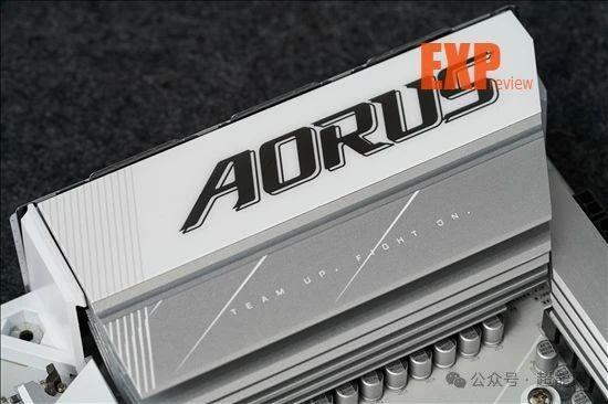 技嘉B650E AORUS ELITE X AX ICE评测：好看易装还有超快USB4