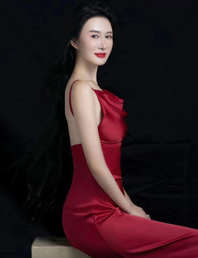 72岁张纪中再当爹，妻子杜星霖晒彩超官宣怀四胎
