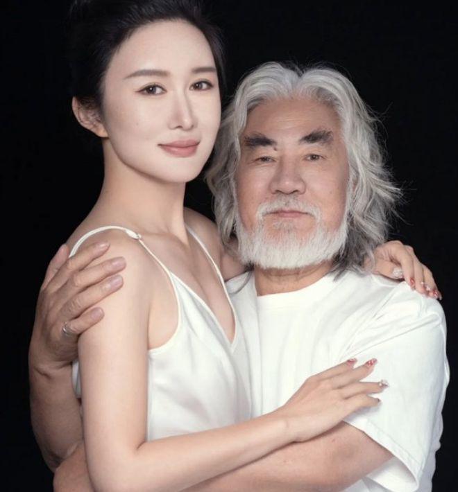 72岁张纪中再当爹，妻子杜星霖晒彩超官宣怀四胎