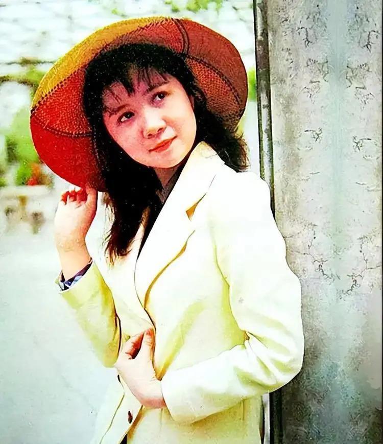 原来他是蔡明儿子！37年不公开，是蔡明的骄傲却又是心病