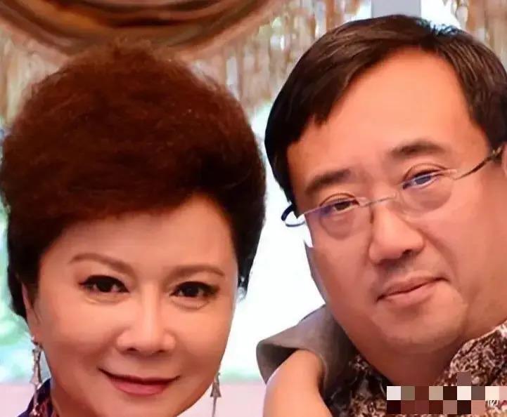 原来他是蔡明儿子！37年不公开，是蔡明的骄傲却又是心病