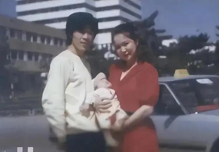 原来他是蔡明儿子！37年不公开，是蔡明的骄傲却又是心病