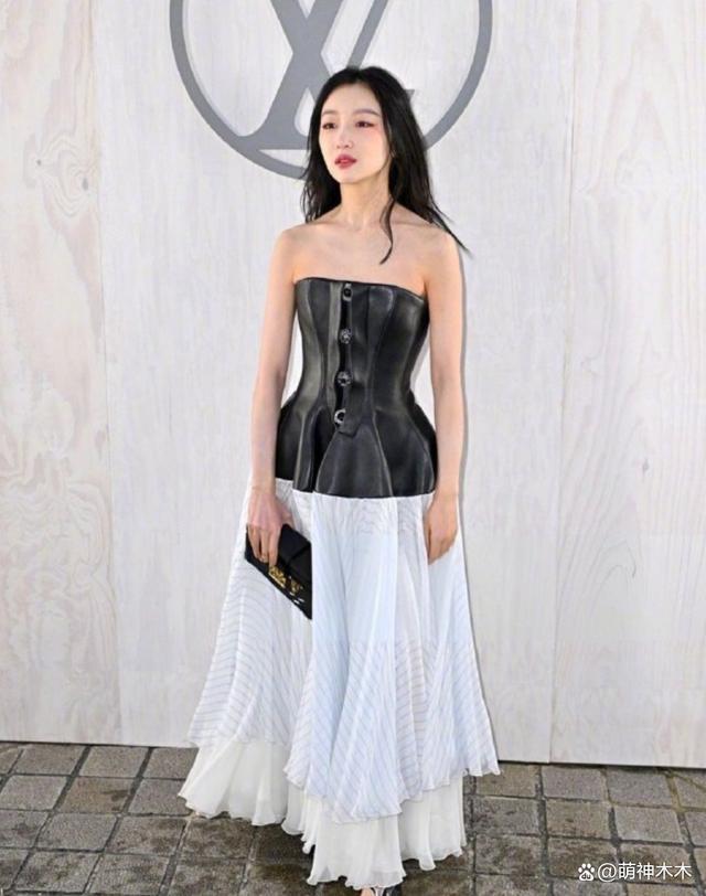 周冬雨时装周遭富婆公开点名吐槽:全程臭脸不配合