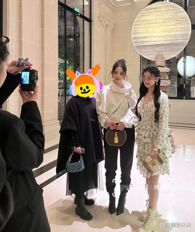 周冬雨时装周遭富婆公开点名吐槽:全程臭脸不配合