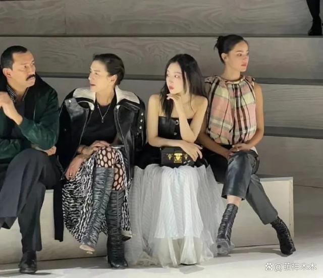 周冬雨时装周遭富婆公开点名吐槽:全程臭脸不配合