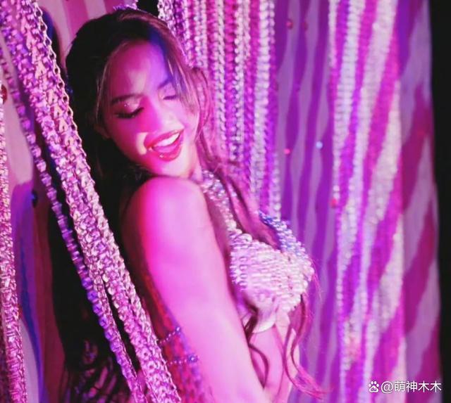 Lisa被指追求欧美风丰臀过度，还没被豪门男友承认