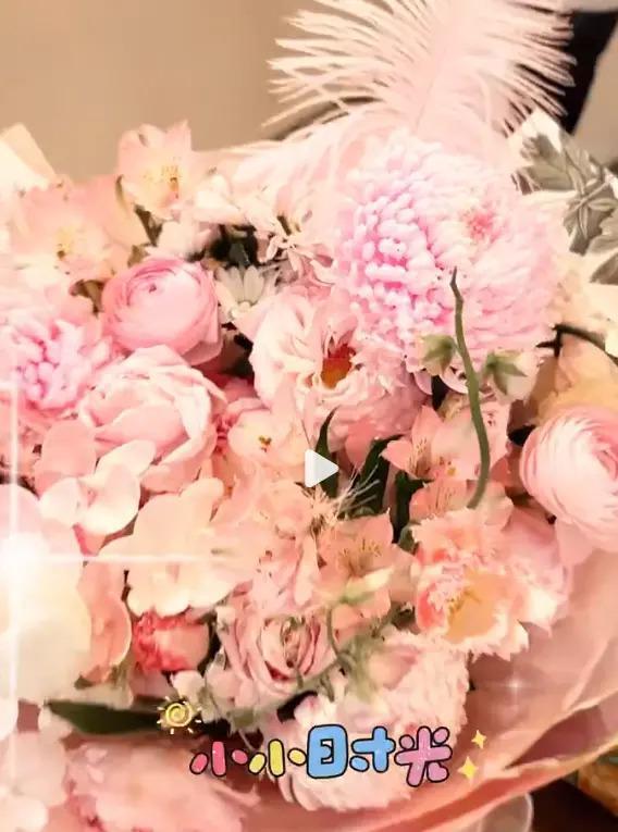 黄圣依高调为儿子庆生，一桌硬菜堪比过年，网友：土豪啊！