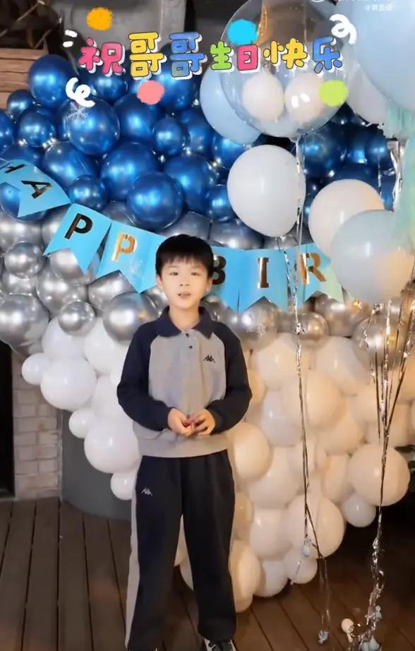 黄圣依高调为儿子庆生，一桌硬菜堪比过年，网友：土豪啊！