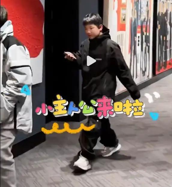 黄圣依高调为儿子庆生，一桌硬菜堪比过年，网友：土豪啊！