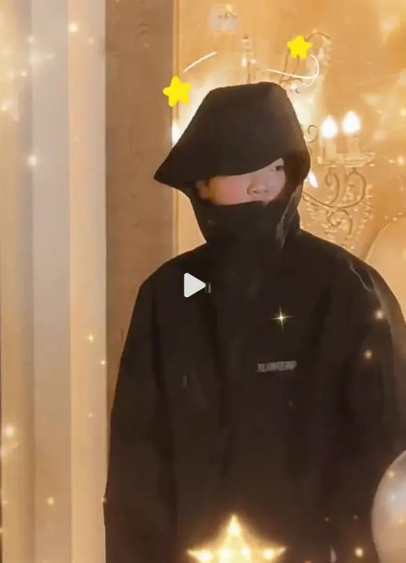 黄圣依高调为儿子庆生，一桌硬菜堪比过年，网友：土豪啊！