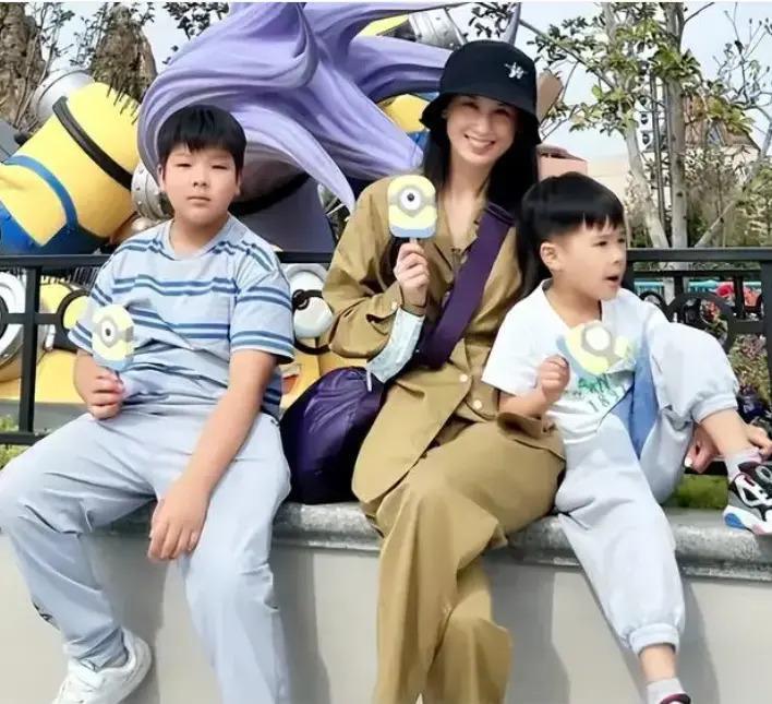 黄圣依高调为儿子庆生，一桌硬菜堪比过年，网友：土豪啊！