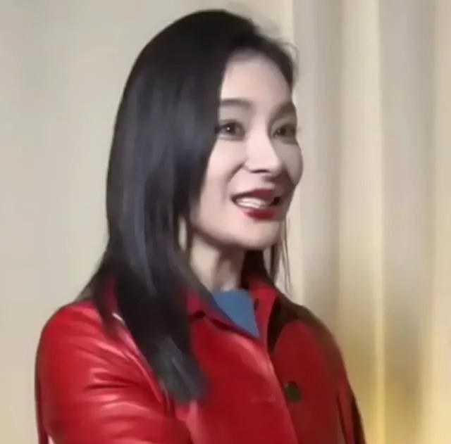 袁姗姗鼻子被嘲像“格格巫”，满满的科技与狠活